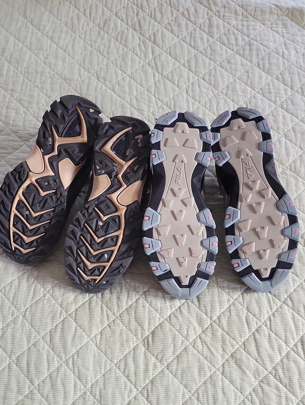 FILA - 8.5 size Women's Athletic Sneakers in Black and Beige with Pastel Laces - Picture 2 of 4